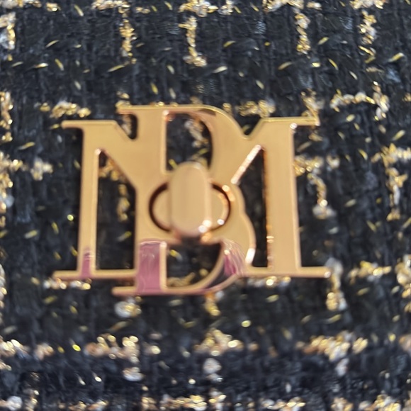 Badgley Mischka messenger crossbody - Picture 4 of 7